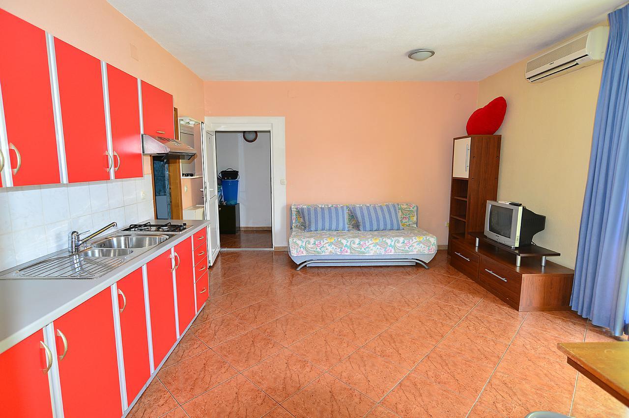 Apartments Milica 56 Пула Екстериор снимка