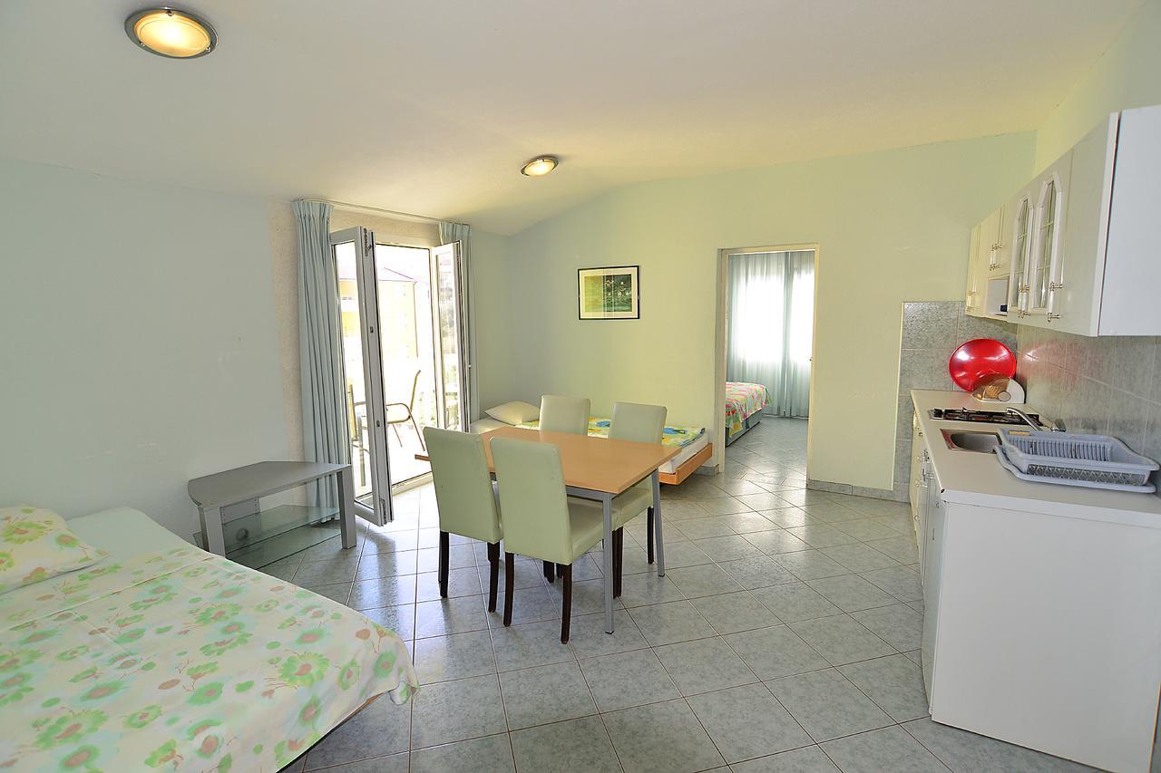 Apartments Milica 56 Пула Екстериор снимка